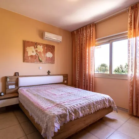 Marilena - Modern 2-br Near Venus