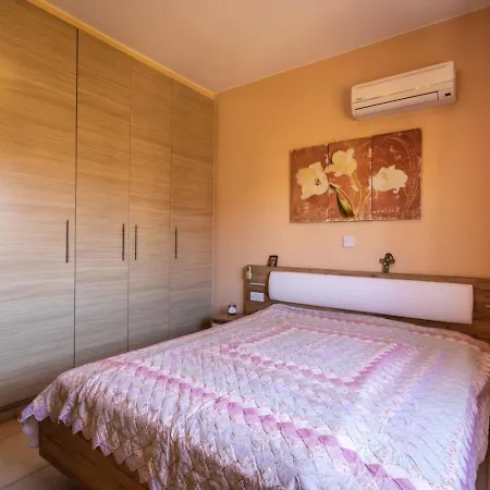 Marilena - Modern 2-br Near Venus דירה