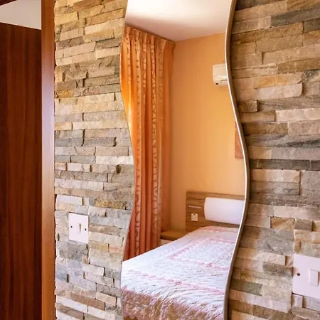 Appartement Marilena - Modern 2-br Near Venus