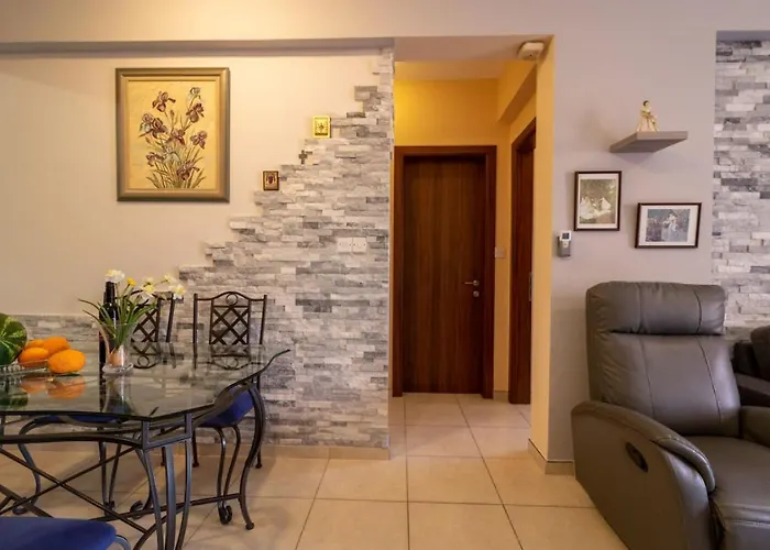 Apartamento Marilena - Modern 2-br Near Venus *