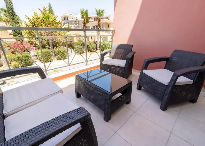 Marilena - Modern 2-br Near Venus Paphos