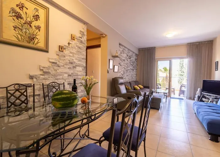 Marilena - Modern 2-br Near Venus Apartamento